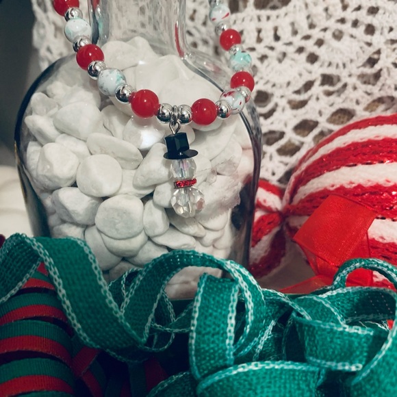 Necklace earrings and bracelet set - Picture 4 of 4